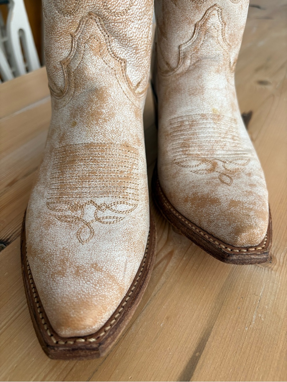 Classic Cowboy Vintage Western Style Women's Boots by Dan Post - Picture 2 of 10